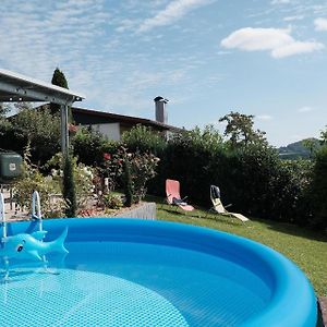 Familienfreundliche Ferienwohnung Mit Terrasse In Einer Reizvollen Mittelgebirgslandschaft Oberleichtersbach Exterior photo