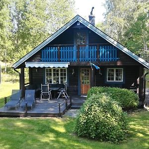 Naturnahes Familienfreundliches Ferienhaus Mit Sauna Und Trampolin Und Kajak Norrtalje Exterior photo