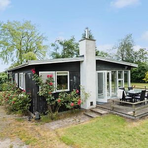 3 Bedroom Cozy Home In Juelsminde Sonderby  Exterior photo