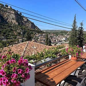 Oda E Skulptorit Hotel Berat Exterior photo