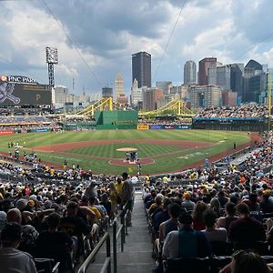 Sweeping Stadium Views 24-7 Valet Gym Lounge Roku Apartment Pittsburgh Exterior photo