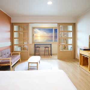 Fantastic Ocean View Sydney Hotel Jeju Exterior photo