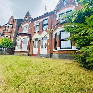 Am Victorian House Hotel Luton  Exterior photo