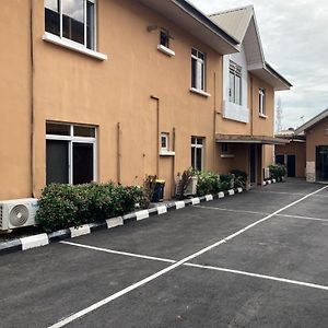 Trendy Inn Hotel Lagos Exterior photo