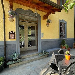 Ca' Moretti Bed & Breakfast Piazzatorre Exterior photo