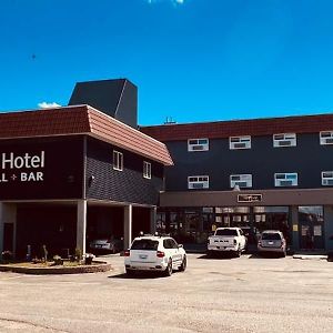 Camrose Le Chateau Hotel Exterior photo