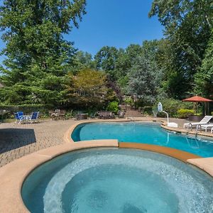 Serene Haven- Stunning Yard, Pool, And Views Home Old Westbury Exterior photo