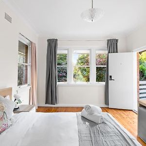 Courtyard Double Room - Next To Transport & Shops - Shared Bathroom Killara Exterior photo