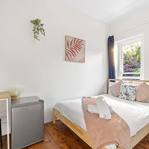 Chic Double Room - Seconds To Transport & Shops - Shared Bathroom Killara Exterior photo