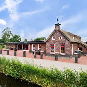 2 Unique Frisian Homes Next To Eachother Skulenboarch Exterior photo