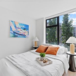 Elegant 2Bdr Apartment In A Sought-After Location Vancouver Exterior photo