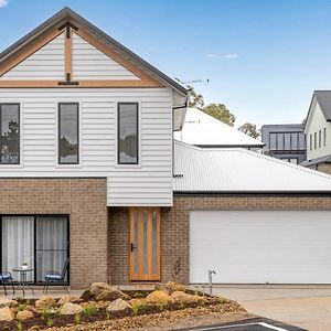 Central Studio In New Townhouse Apartment Beechworth Exterior photo