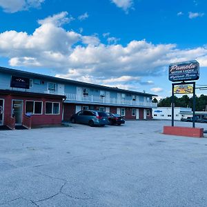 Pamola Motor Lodge Millinocket Exterior photo