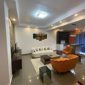 Stylish Urban Retreat - Spacious 3-Bedroom Apartment - III Lusaka Exterior photo