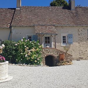 La Petite Maison Dans La Prairie Bed & Breakfast Ecommoy Exterior photo