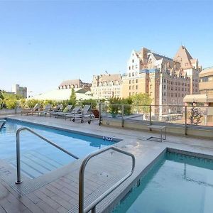 Luxury Downtown 2 Bedroom Condo With Pool! Victoria Exterior photo