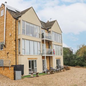 Beautiful Cotswold View Apartment Bourton-on-the-Water Exterior photo