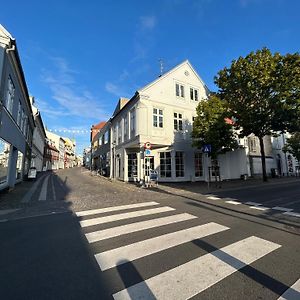 Hel Bylejlighed I Det Gamle Pulsernede Svendborg Apartment Exterior photo