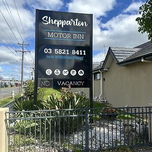 Shepparton Motor Inn Tudor House Motel Exterior photo