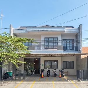 Mono Coliving Ngagel, Surabaya Hotel Exterior photo