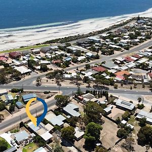 Latone Sea Lodge - Entire Home In Port Hughes Exterior photo