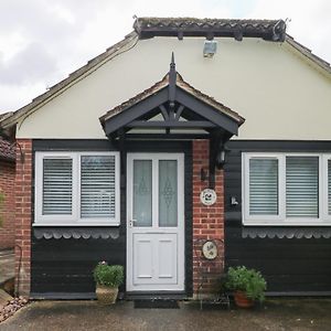 Mutley Hall Villa Chichester Exterior photo