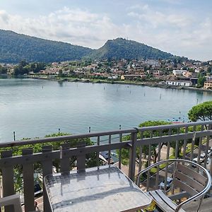 Stupendo Appartamento Vista Lago Sulla Passeggiata Sarnico Exterior photo