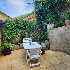 Little Atypical House With Private Terrace Apartment Saint-Benoit  Exterior photo