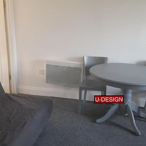 Lu4 Two Bed Flat With Free Parking - 10 Min Walk Leagrave Station Apartment Luton  Exterior photo