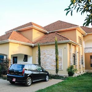 Hillside Inn Lubowa Kampala Exterior photo