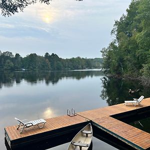 Cozy Waterfront Getaway Villa Notre-Dame-du-Laus Exterior photo