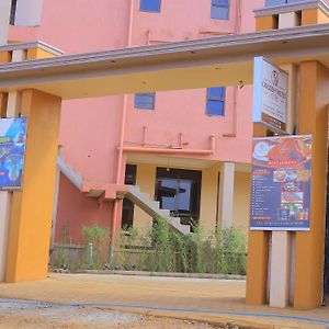 Golden Suites Hotel Entebbe Exterior photo