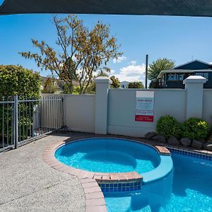 Sun And Swim - Lake Taupo Holiday Home Exterior photo