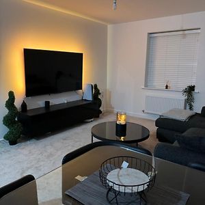 Modern And Cozy Private Room In New 2-Bed Apartment Northfleet Exterior photo