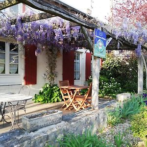 Les Chambres De La Loge Montmorillon Exterior photo