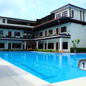 Maclare Resort Imus Exterior photo