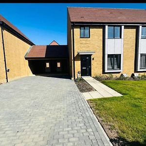 Ashford Luxury House With Hot Tub And Driveway Parking Villa Kingsnorth Exterior photo