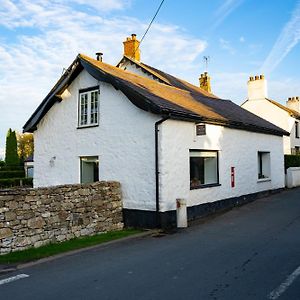 A Cosy Cwtch Retreat In The Heart Of The Clwydian Range Villa Cilcain Exterior photo