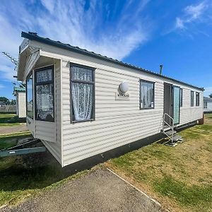 Homely 8 Berth Caravan At Highfield Grange In Essex Ref 26445Ba Clacton-on-Sea Exterior photo