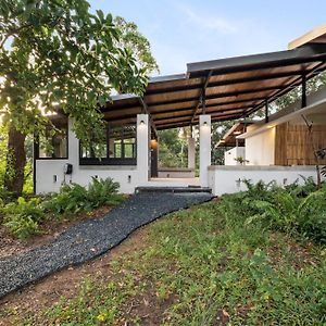 Casa Algarrobo Relaxing Farm Stay In Puerto Rico Ciales Exterior photo