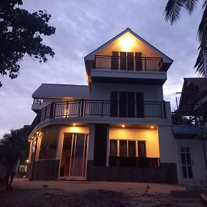 Whales Lodge Maamigili Island Exterior photo