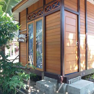 Brothers Homestay Manado Exterior photo