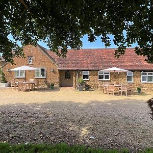 Spacious Cottage In Idyllic Spot Fenny Compton Exterior photo