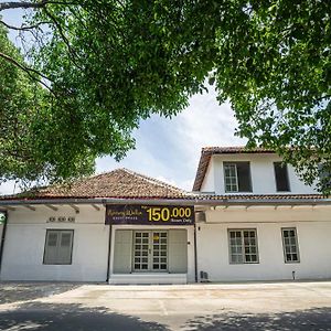 Oyo Hotel Nawangwulan Kediri Kediri  Exterior photo