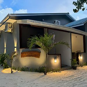 Dhigurah Beach Inn Exterior photo