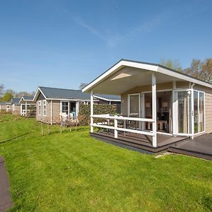 Lodge With An Electric Sloop In Giethoorn Centre Exterior photo