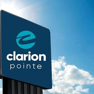 Clarion Pointe Milwaukee Exterior photo