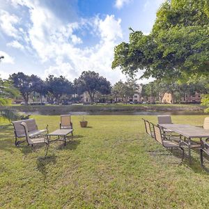 Riverfront Backyard And Grill Sunrise Family Home Exterior photo