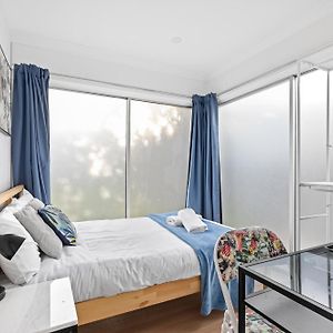 Modern Double Room - Mins To Airport - Shared Bathroom Sydney Exterior photo