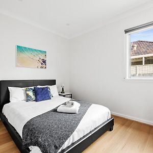 Elegant Queen Room - Nearby Airport - Shared Bathroom Sydney Exterior photo